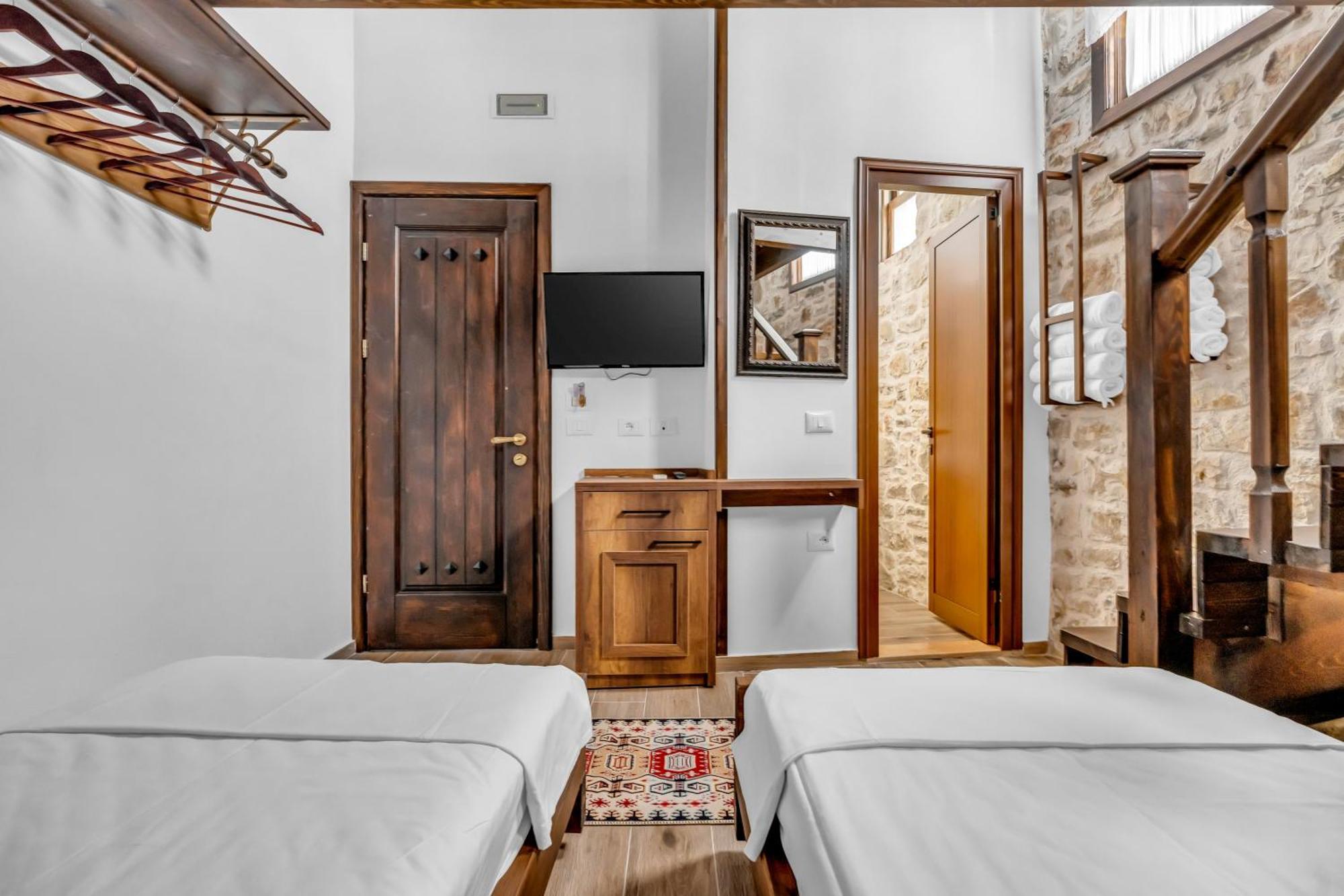 Hotel Bohem Berat Exterior photo