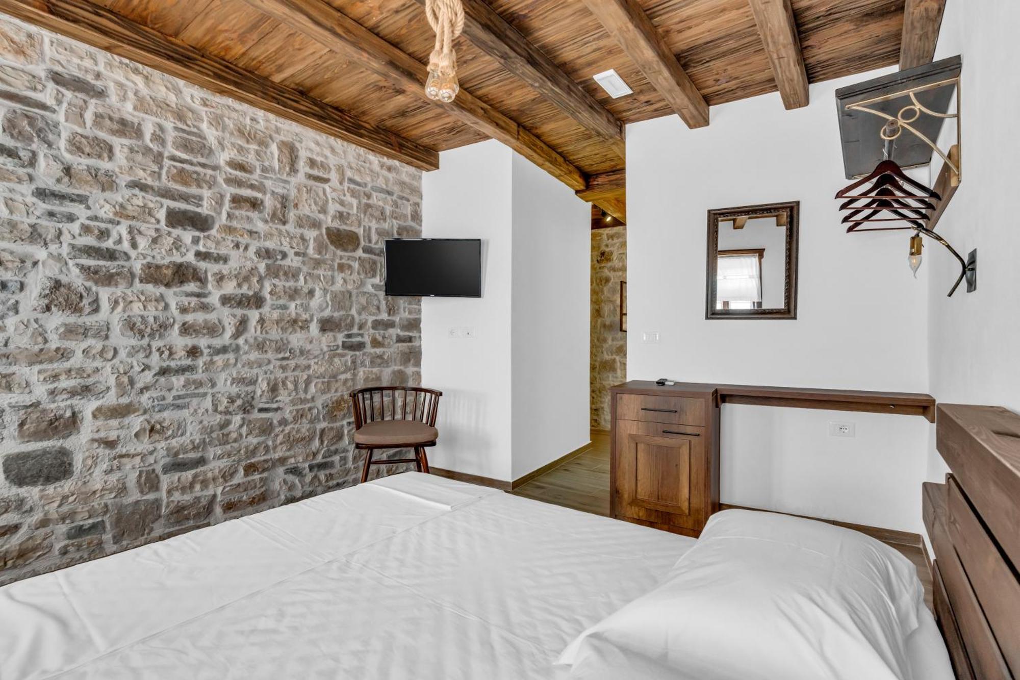 Hotel Bohem Berat Exterior photo