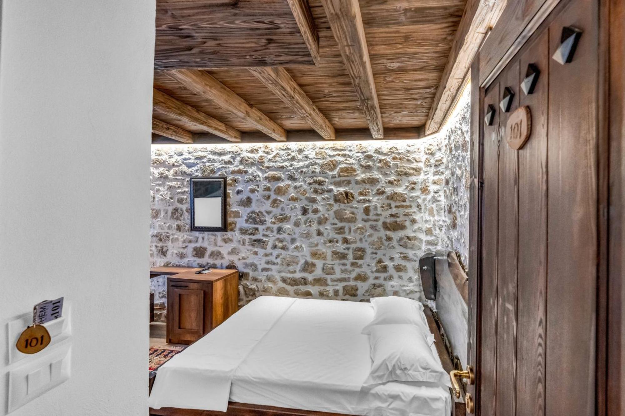 Hotel Bohem Berat Exterior photo